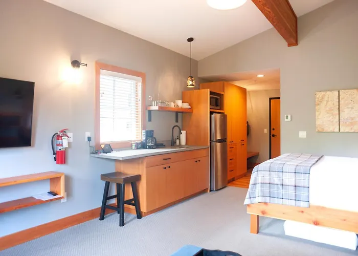 The Suites On Main